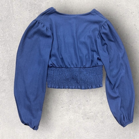 Monki by ASOS Blue Cropped V-Neck Smocked Blouse, Size M, New w/ Puff Sleeves - Picture 2 of 8